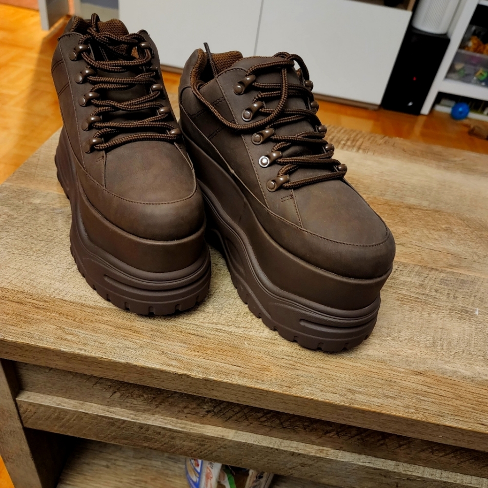 Platform sneakers